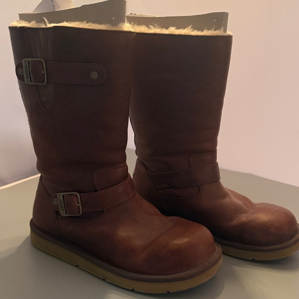 Ugg. Kensington buckle strap. Size 8